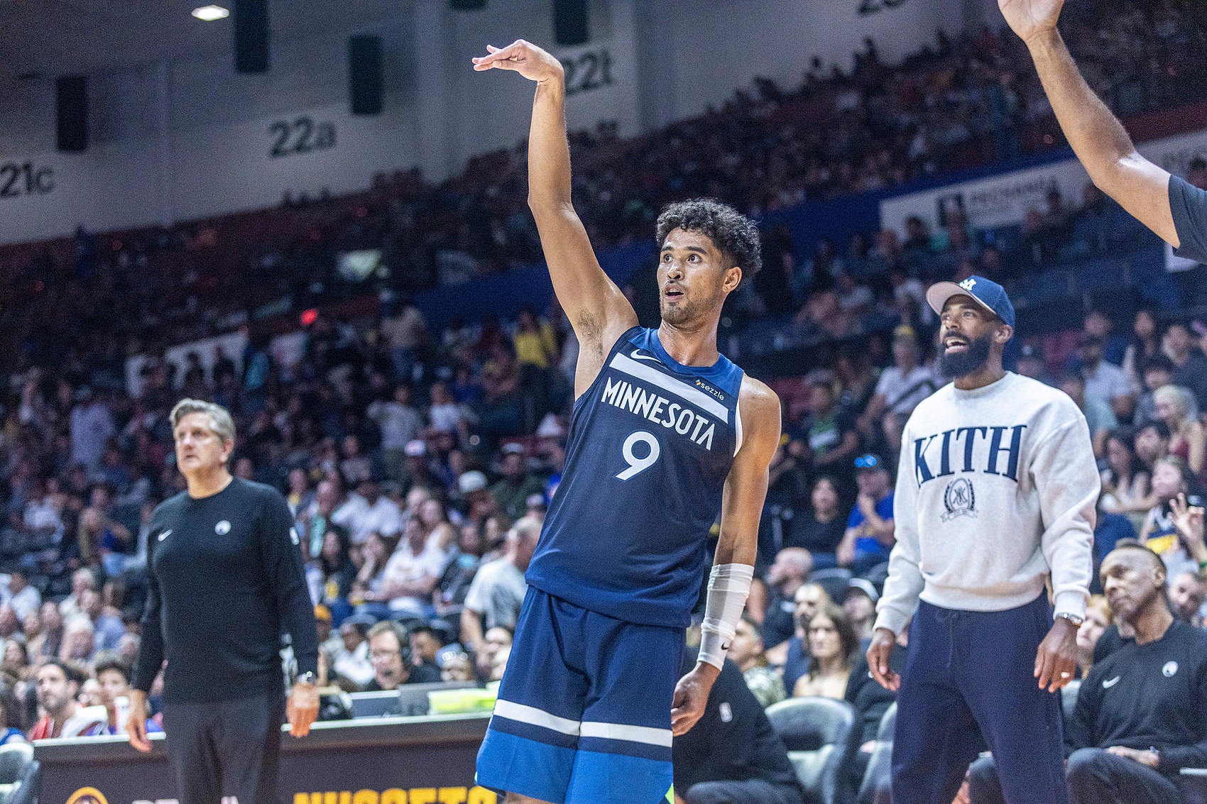 IQIYI 体育登录入口-错失李凯尔！勇士受困土豪线难签大牌 美媒建议捡漏侧翼球员朱赞