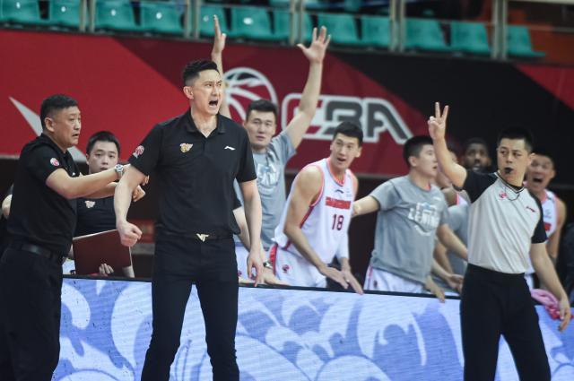 IQIYI 体育平台-京粤大战又见大逆转！冠军倒下之前，依旧还是冠军