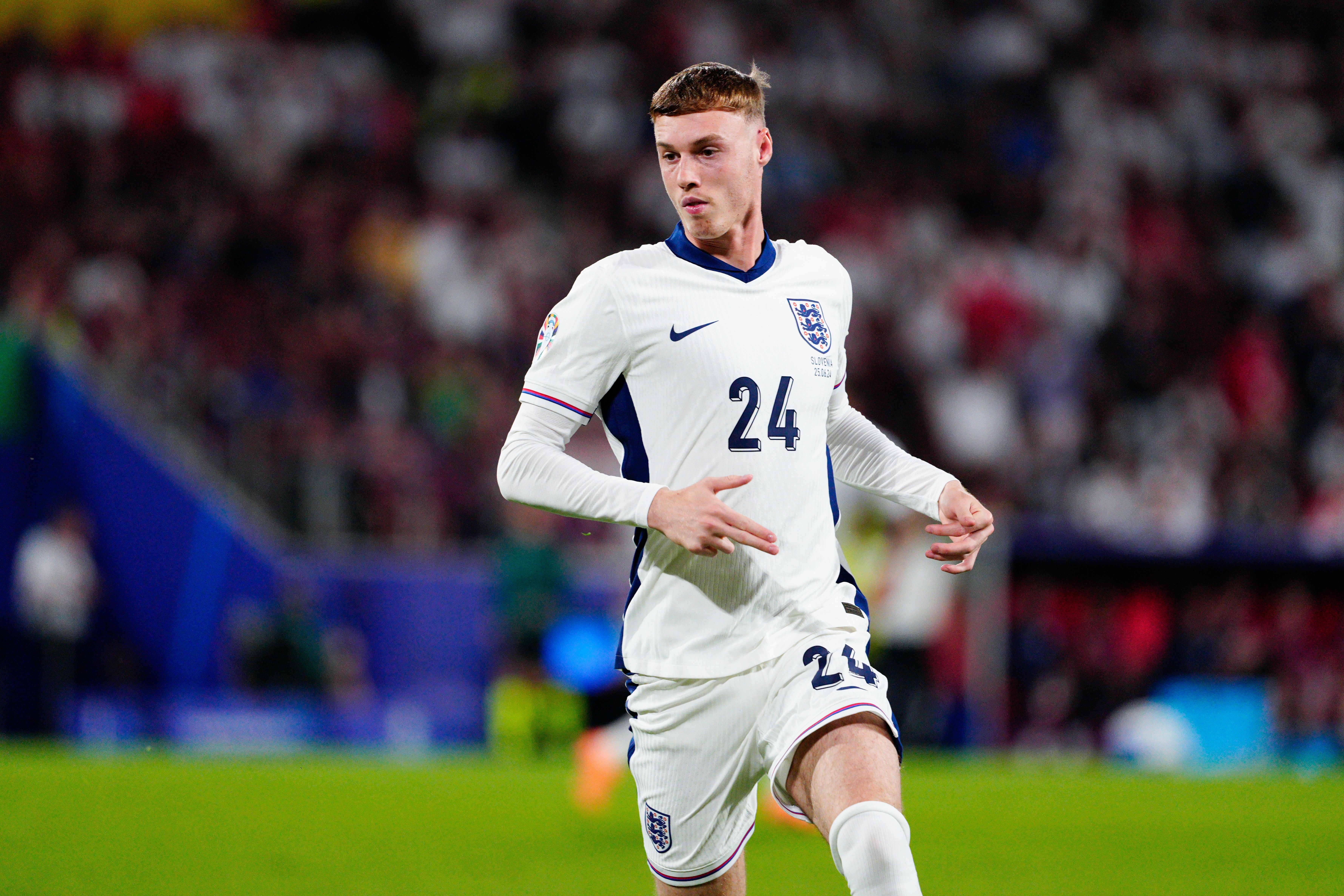 IQIYI app-英格兰爆冷0-1负日本，帕尔默遭批：丢球就该回追，他却突然减速